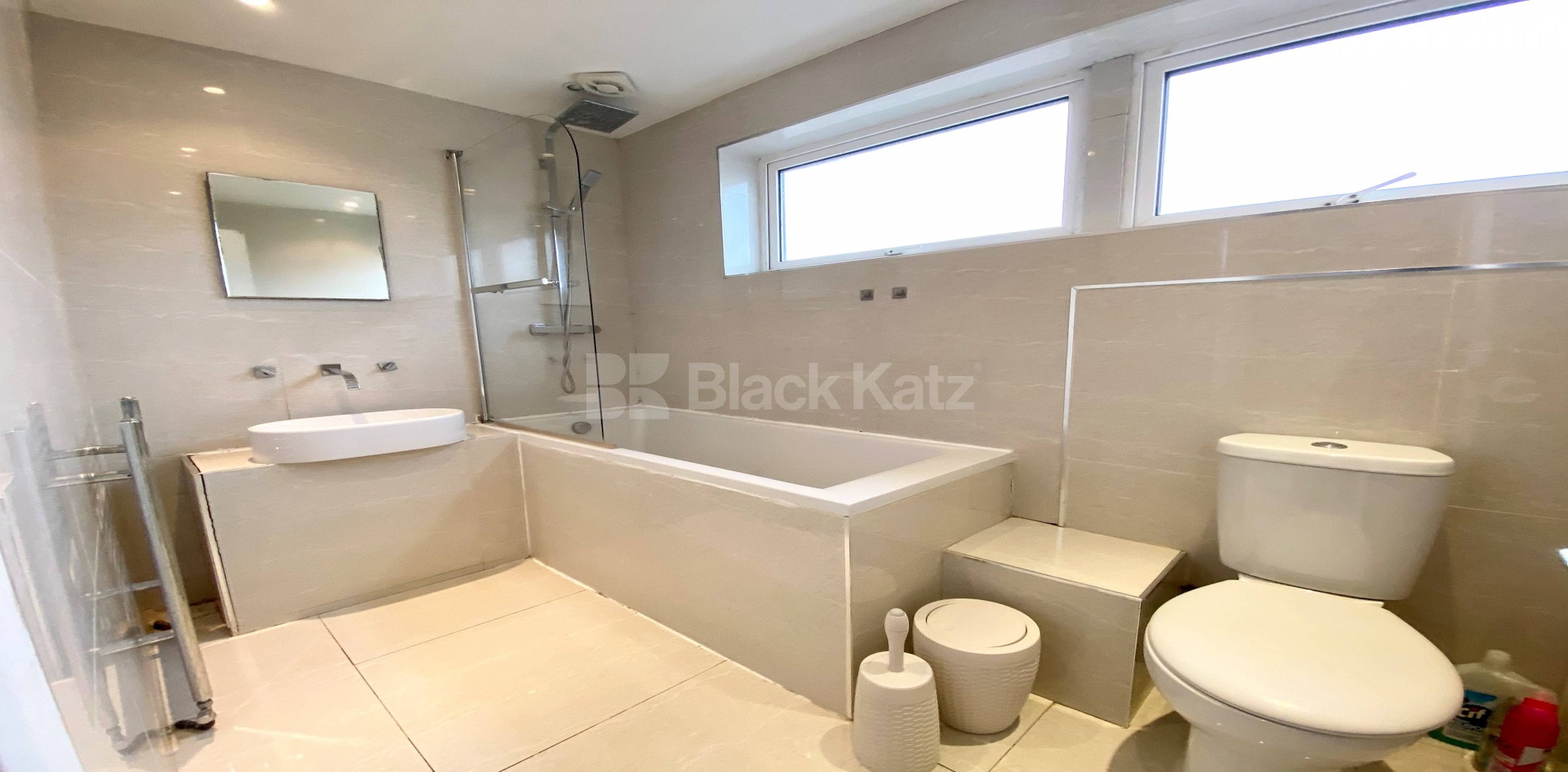 			LET , 3 Bedroom, 1 bath, 1 reception House			 Ainslie Walk, Balham SW12